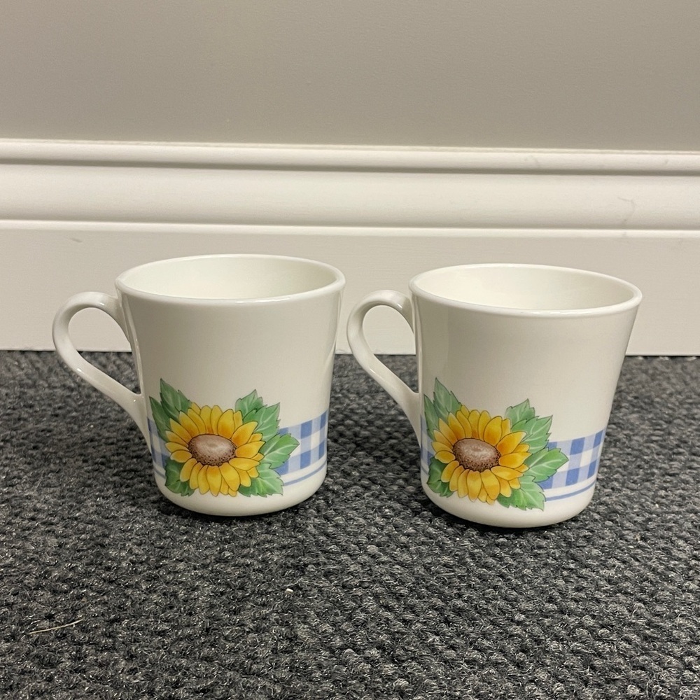 Two Corning Ware SUNSATIONS Sunflower mugs coffee tea classic traditional